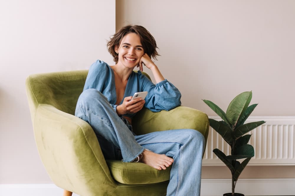 Smiling woman with short brunette hair coloured using root tint and demi colour